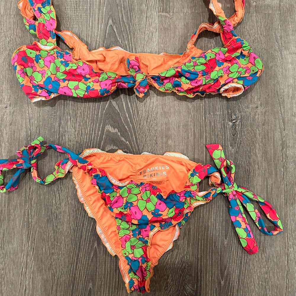 Frankie's Bikinis Colby Ruffle Bikini Top and Bottom in Groovy. Size L in both.